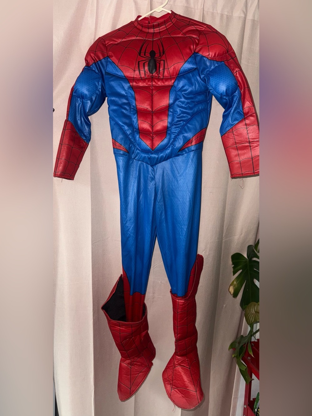 Spider-Man costume with red and blue web pattern, size M boys